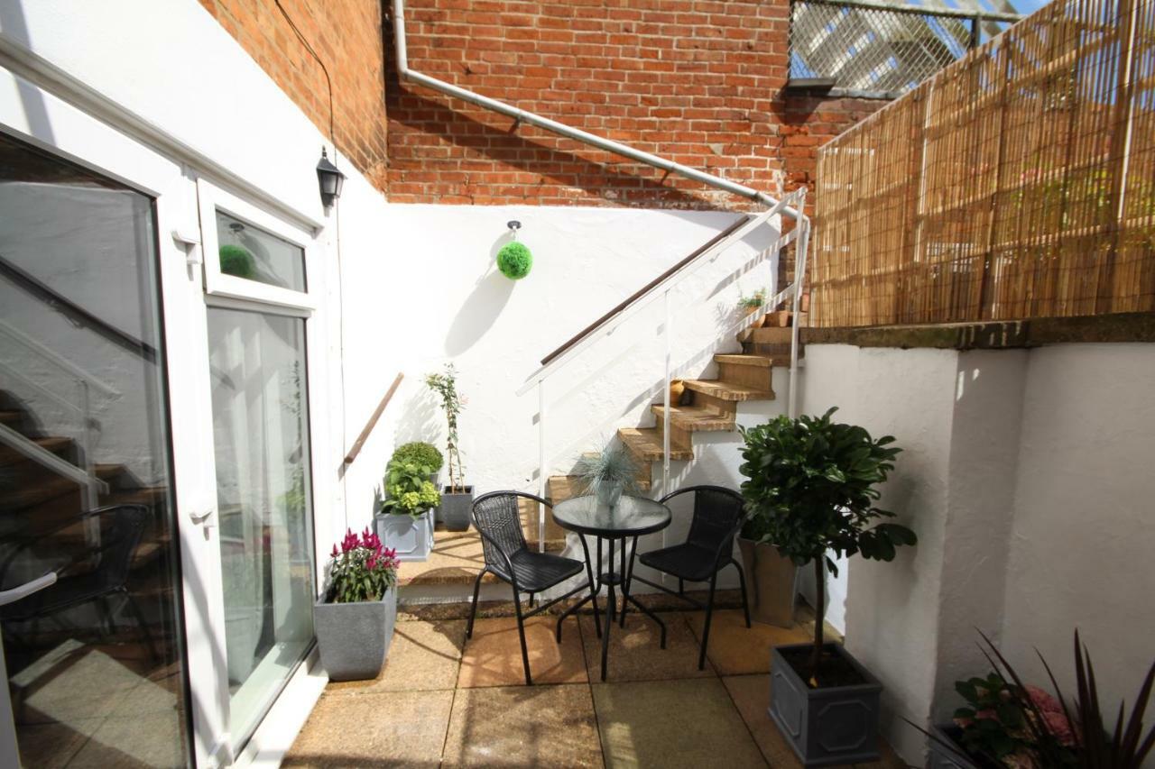 The Courtyard Apartment Лимингтон Экстерьер фото